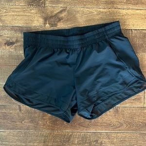 Athleta Mesh Racer Run Shorts 4” Size Medium